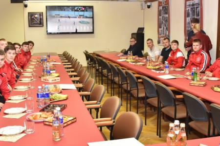 Г.А. Зюганов наградил футболистов спортивного клуба КПРФ