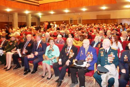Саратовская область. Депутат-коммунист О.Н. Алимова поздравила ветеранов с юбилеем Великой Победы