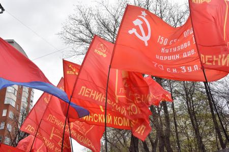 Власть и собственность – трудовому народу!