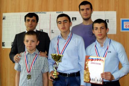Депутат-коммунист А.Ж. Бифов организовал в Нальчике шахматный турнир для воспитанников детских домов