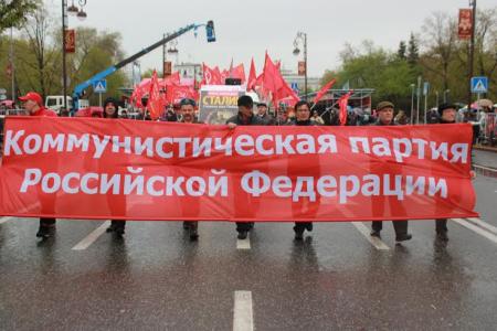 Тюменские коммунисты приняли участие в параде Победы