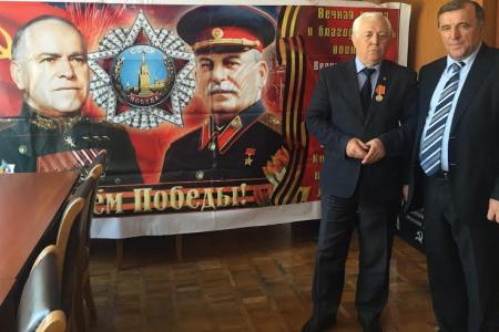Вручение юбилейных медалей «70 лет Победы» состоялось в Дагестанском региональном отделении КПРФ и в Новолакском районе.
