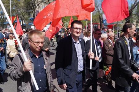 Пенза. День Победы в красных колоннах