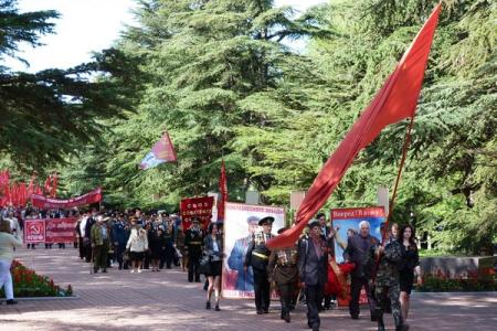 Республика Крым. В Симферополе состоялось торжественное возложение цветов к Вечному Огню и памятнику воинам-освободителям