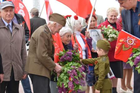 «Этот праздник со слезами на глазах». Митинг Победы в Ростове-на-Дону