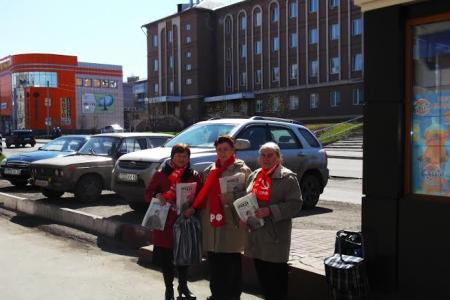 Коммунисты Кемеровской области проводят региональную недельную акцию Красные в городе