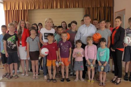 Ставропольский край. Виктор Гончаров поздравил воспитанников детского дома с Днём защиты детей