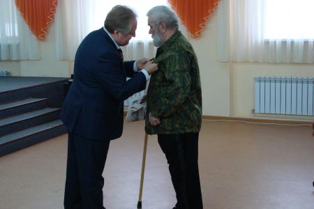 Краснодар. С.П. Обухов поздравил с Днем Победы ветеранов международного аэропорта "Краснодар" и поселка Индустриальный