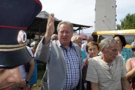 Сочи: Бетоновозы, встреча депутата Обухова с избирателями и битвы вокруг скандальной точечной застройки