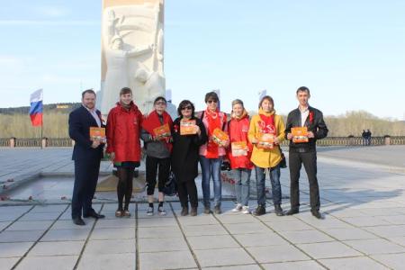 В Кемерово прошла акция "Красные в городе!"