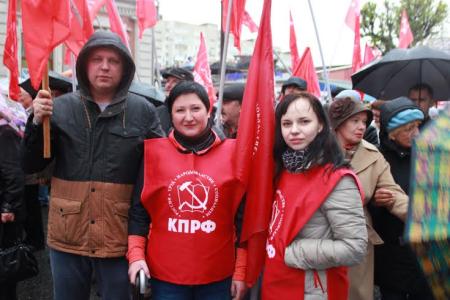 Тюменские коммунисты приняли участие в параде Победы