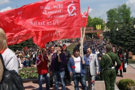 Не позволим переписать страницы великой истории! Коммунисты Северной Осетии приняли участие в торжественном возложении на Мемориале Славы во Владикавказе