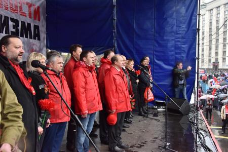 Власть и собственность – трудовому народу!