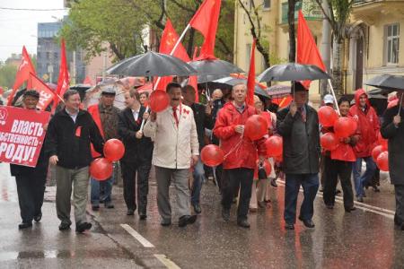 Астраханские коммунисты шествием и митингом отметили День международной солидарности трудящихся