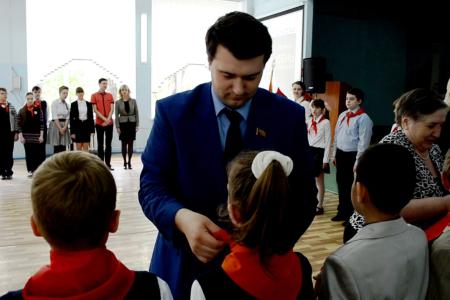 В Тульском обкоме прошли дни приема в пионеры учащихся средних школ