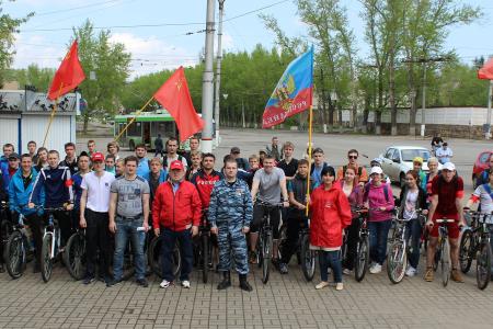 Будем помнить всегда! Курские коммунисты и комсомольцы провели велопробег, посвященный 70-летию Великой Победы
