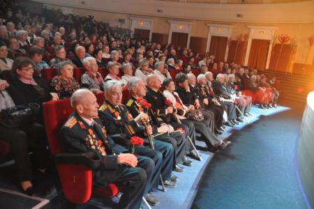  Ленинградские коммунисты провели торжественный вечер, посвященный 70-летию Великой Победы