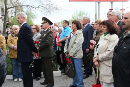 Мемориальная доска памяти знаменитой парашютистки Валентины Селиверстовой установлена в Омске