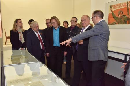 Г.А. Зюганов посетил в Москве историко-документальный выставочный проект «В штабах Победы»