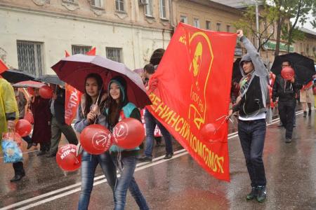Астраханские коммунисты шествием и митингом отметили День международной солидарности трудящихся