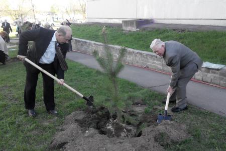 В московском районе Выхино-Жулебино по инициативе коммунистов появилась своя «Аллея Победы»