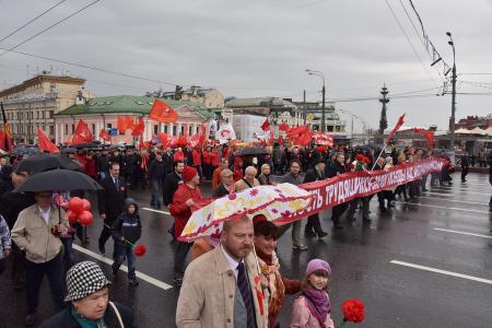 Власть и собственность – трудовому народу!