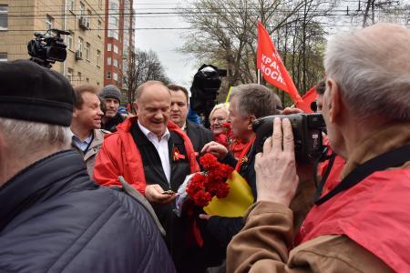 Власть и собственность – трудовому народу!