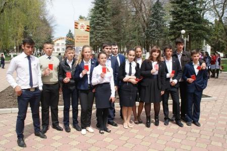 Массовый прием в пионеры и комсомол в станице Зеленчукской Карачаево-Черкесской Республики