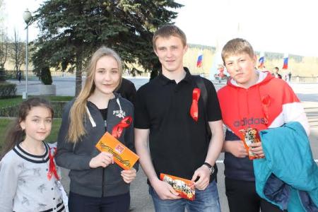 В Кемерово прошла акция "Красные в городе!"