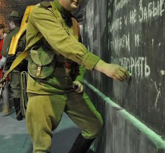 Санкт-Петербург. Комсомольцы организовали экскурсию на трехмерную панораму «Битва за Берлин»