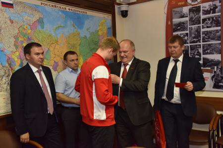 Г.А. Зюганов наградил футболистов спортивного клуба КПРФ