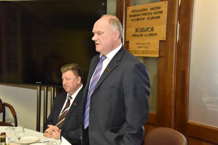 Г.А. Зюганов наградил памятными медалями ЦК КПРФ «70 лет Победы» участников Общероссийского Штаба протестных действий