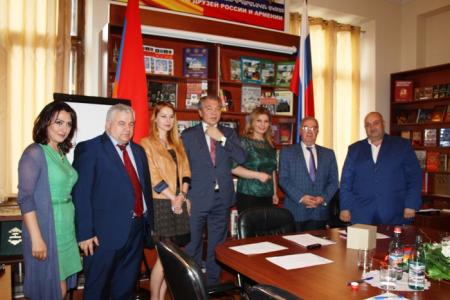 Начался визит делегации КПРФ и СКП-КПСС в Армению