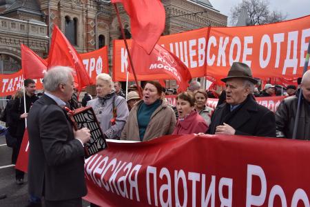 Власть и собственность – трудовому народу!