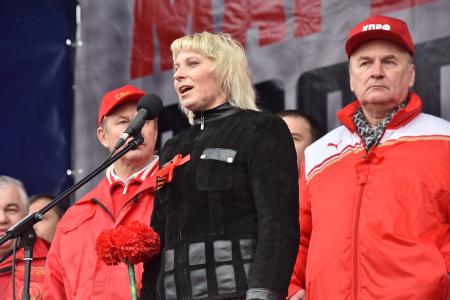 Власть и собственность – трудовому народу!