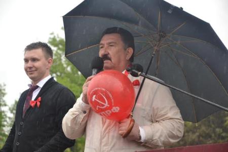 Астраханские коммунисты шествием и митингом отметили День международной солидарности трудящихся