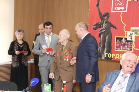 Республика Кабардино-Балкария. Депутат-коммунист А.Ж. Бифов поздравил ветеранов Великой Отечественной войны с 70-летием Победы