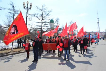 Первомай встретили в Магадане 