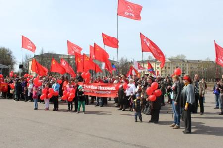 В Новгороде прошли шествие и митинг, посвящённые 1 мая
