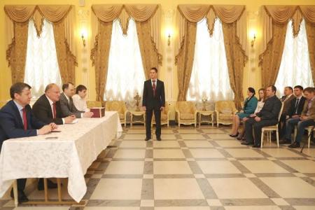 Г.А. Зюганов вручил дипломы выпускникам Центра политической учебы ЦК КПРФ группе организаторов избирательных компаний