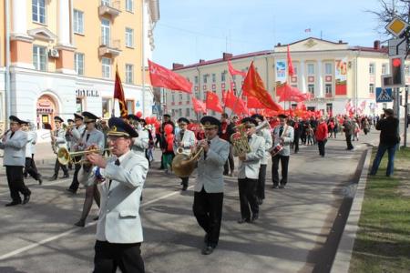 В Новгороде прошли шествие и митинг, посвящённые 1 мая