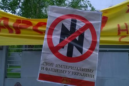 Коммунисты и комсомольцы Югославии провели пикеты в поддержку украинских коммунистов возле посольства в Белграде