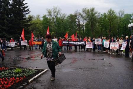 Пензенские коммунисты провели пикет под лозунгом «Люди важнее прибыли!»