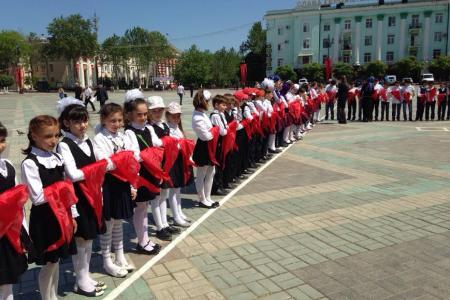 Республика Дагестан. В Махачкале состоялась церемония посвящения школьников в пионеры