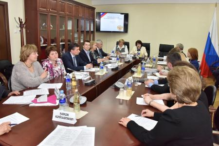 Коммунисты в Госдуме провели круглый стол о влиянии стандартизации на импортозамещение в России
