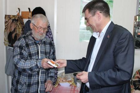 Лидер коммунистов Магадана Александр Шишкин встретился с избирателями поселка Хасын