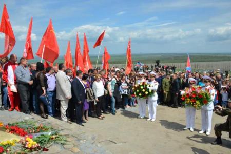 Автопробег Ростовских коммунистов на Саур-могилу в честь 70-летия Победы