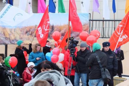 Коммунисты Ямала встретили Первомай