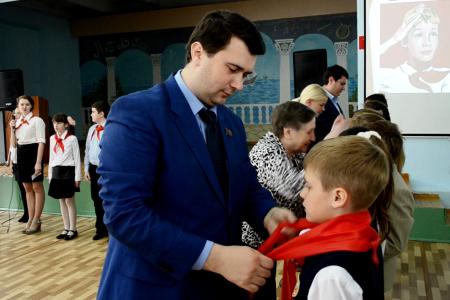 В Тульском обкоме прошли дни приема в пионеры учащихся средних школ