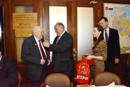 Г.А. Зюганов наградил ветеранов агропромышленного комплекса памятными медалями ЦК КПРФ «70 лет Победы»